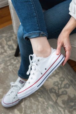 How to Clean Converse Rubber: A Comprehensive Guide for Shoe Enthusiasts Who Also Appreciate a Sparkling Clean Discussion